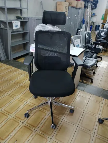 Cadeira de telinha com regulagem na lombar ,altura acento e braco