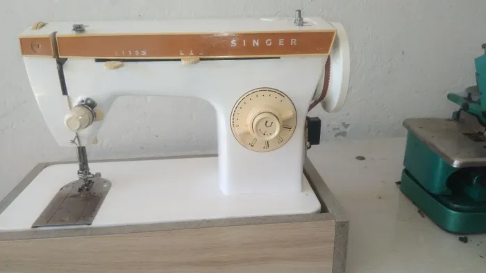 Máquina de costura singer