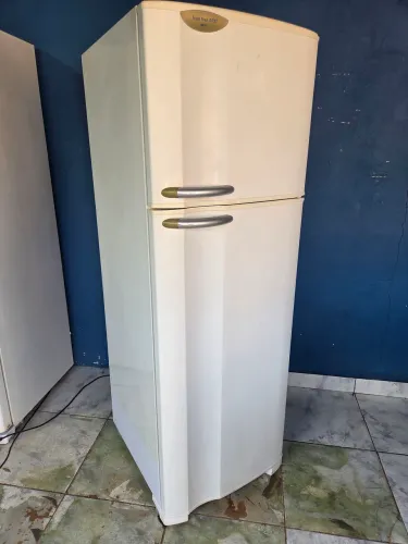 Vendo geladeira Electrolux 