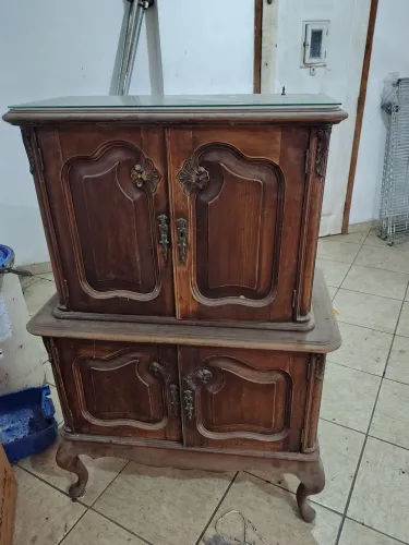 Móvel antigo tipo cristaleira