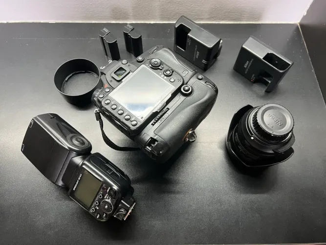 Kit Nikon D610 Full Frame + Lente 24-85mm + 50mm + Flash SB-910 + Batery Grip + 3 baterias