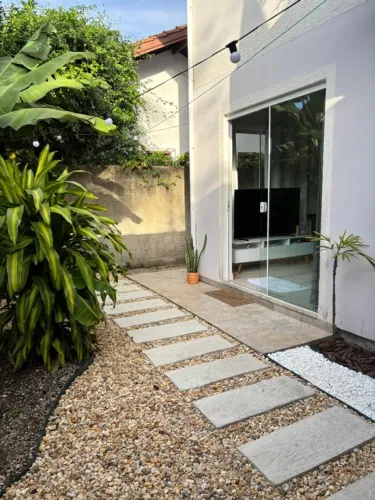 Alugo casa no Campeche Sul com duas suítes
