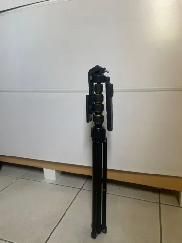 Tripé Profissional Universal 2,10m 360°, Braço Articulado