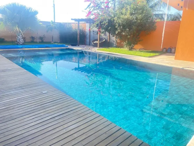 Rancho em cascalho rico de porteira fechada 