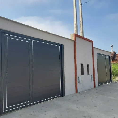 Casa geminada com piscina e churrasqueira 