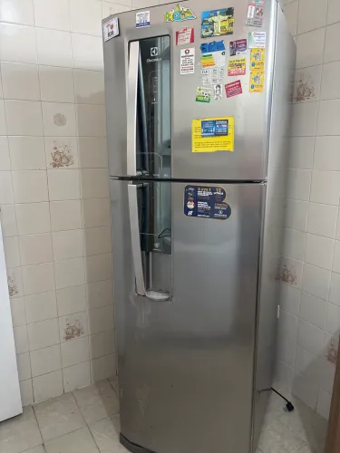 Electrolux da linha Platinum, Frost free , modelo DW44S, com capacidade de 400 litros