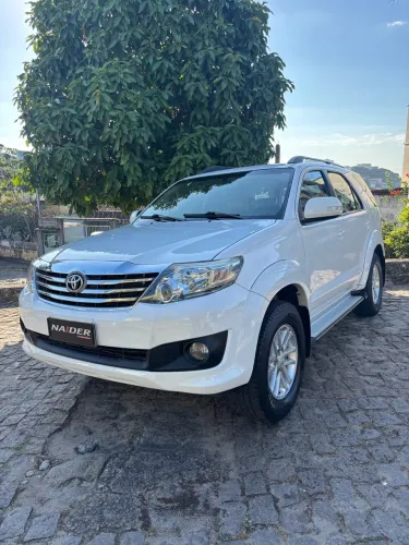 Toyota Hilux SW4 SR 4X2 2.7/ 2.7 Flex 16V Aut. 2014