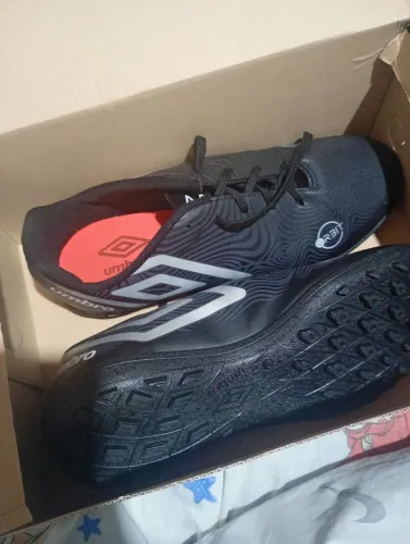 Chuteira Umbro Nova