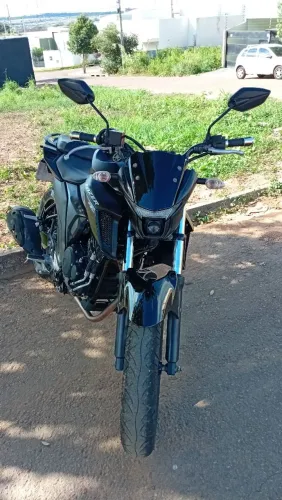 Fazer 250 pega moto menor no negócio
