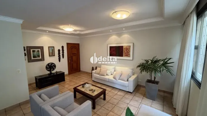 Apartamento com 4 quartos, sendo 1 suíte disponível para venda no bairro Patrimônio em Ube