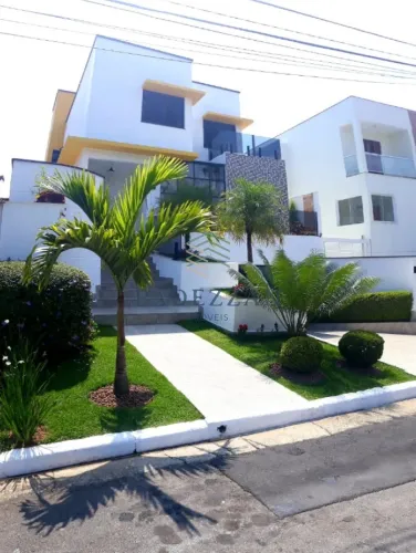CASA EM CONDOMÍNIO COM PISCINA | 3 DORMS SENDO 1 SUÍTE | 6 VAGAS