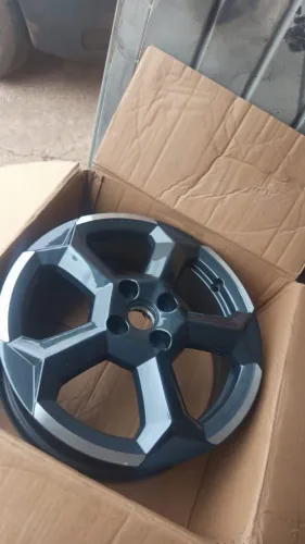 Roda BYD Dolphin mini sem detalhes, na caixa