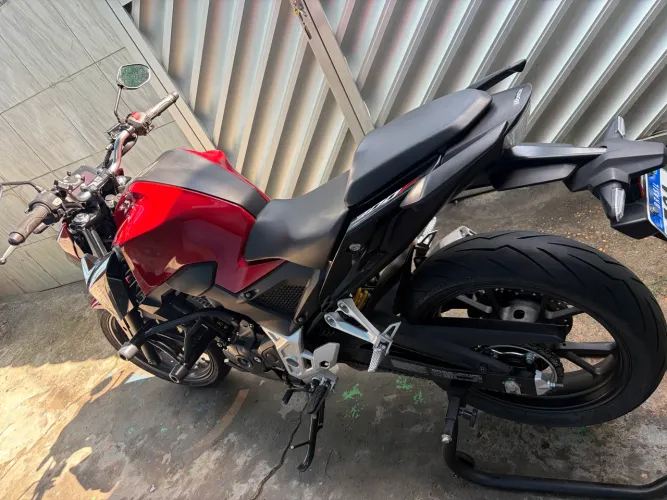 Único dono , moto de garagem com pouca km rodados