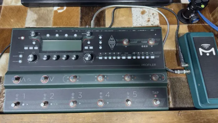 Pedaleira Kemper + pedal original