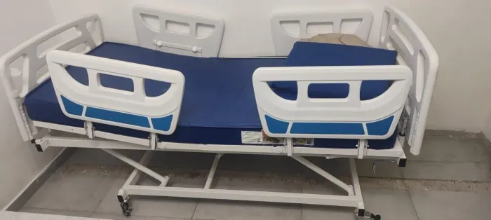 Cama Hospitalar Fowler Manual 3 manivelas seminova + colchão