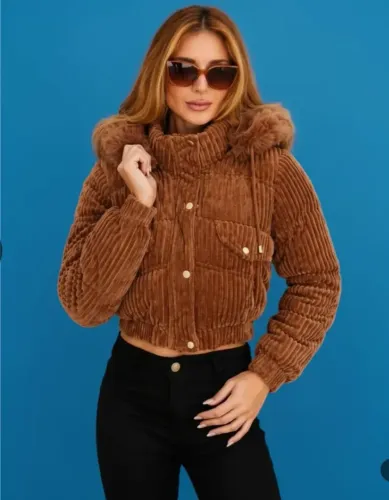 Jaqueta puffer peluda feminina