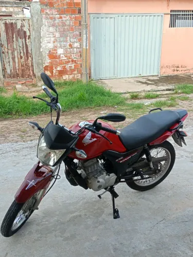 Vendo Fan 125 2016, farol da frente quebrado mas funciona
