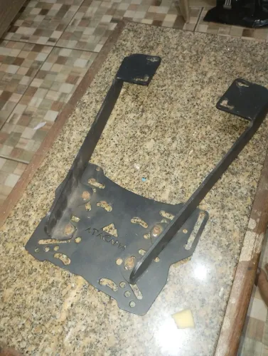 Suporte bagageiro baú de moto
