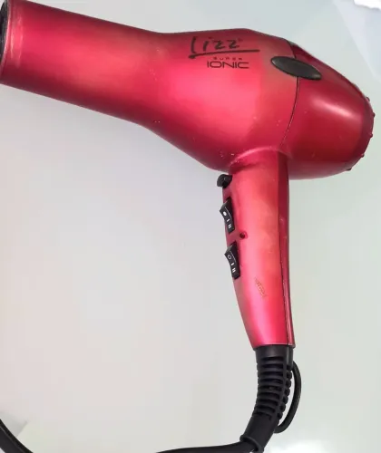 Vendo secador de cabelo profissional funcionando perfeitamente da marca Liz 127v 2000w