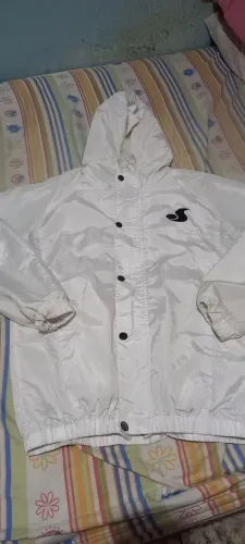 Casaco corta vento - tamanho p (mas é grande veste m e tbm g)
