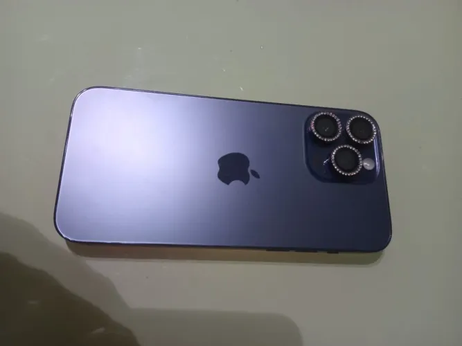 iPhone 14 Pro Max roxo