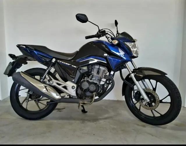 Titan 160 baixo km zera