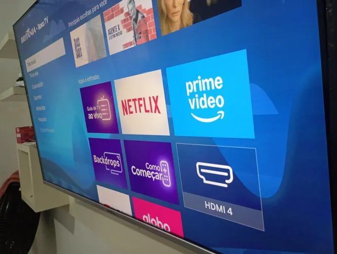 Vendo uma TV smart 50 polegadas com wi-fi Netflix YouTube Disney HBO Globo play