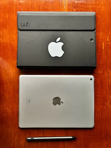 Ipad 9ª geração 64gb + capa e caneta pencil WB