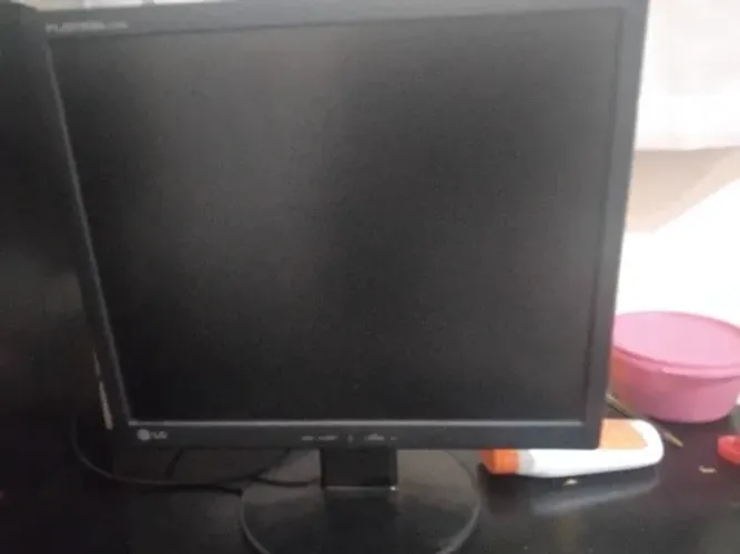 Computador spacebr, monitor LG flatron e teclado logitech. Todos os cabos inclusos