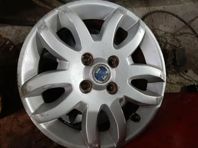 Roda aro 14 Fiat Palio ex Prata 4X98 jogo original
