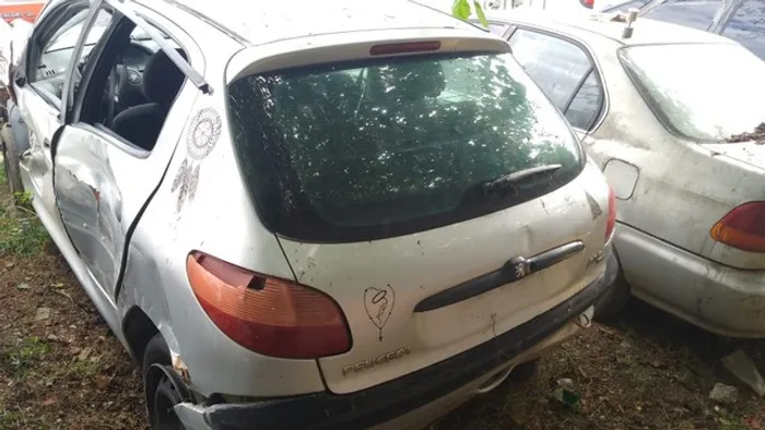 Sucata Peugeot 206 Selection 1.0 16v 2001 Disponível Para Retirada De Peças