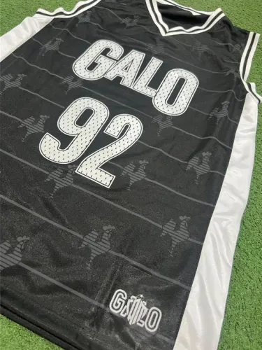 Camisas Atlético e Cruzeiro.