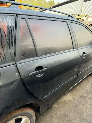 porta traseira direita toyota fielder 2005/2006*sem acessorios