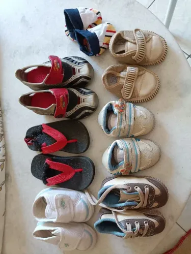 Sapatos variados, vendo o lote.