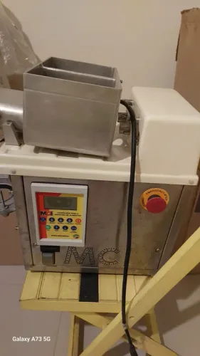 Vendo máquina de Salgado MCI usada