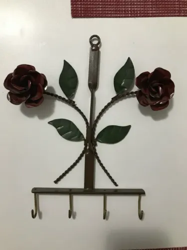 Porta-Chaves de Ferro em Formato de Flores - Decoração e Funcionalidade!