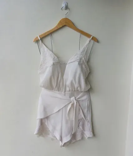 Macacão branco tam.g