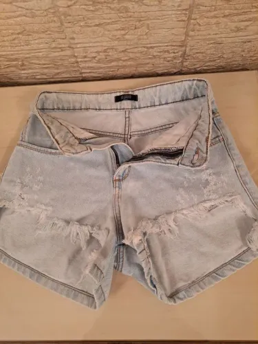 Short despojado