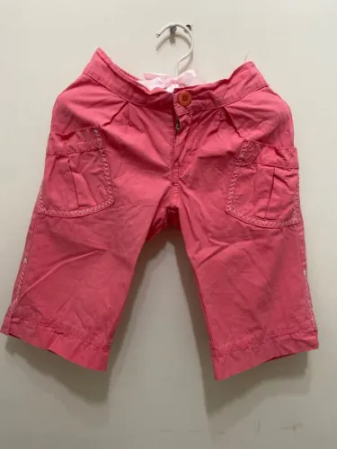Calça capri de bebê 