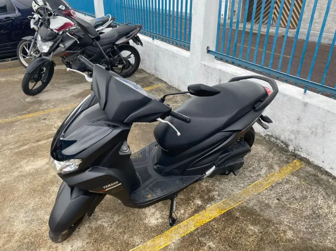 Moto Scooter automática ABS Fluo Yamaha 2024 