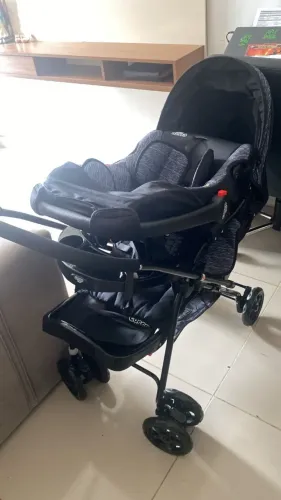 Carrinho com bebê conforto - cosco reverse - preto