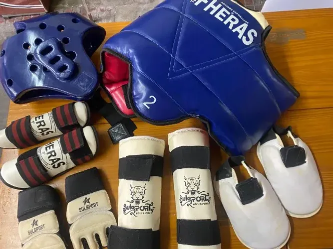 Kit Completo de Proteção Infantil Taekwondo - Seminovo