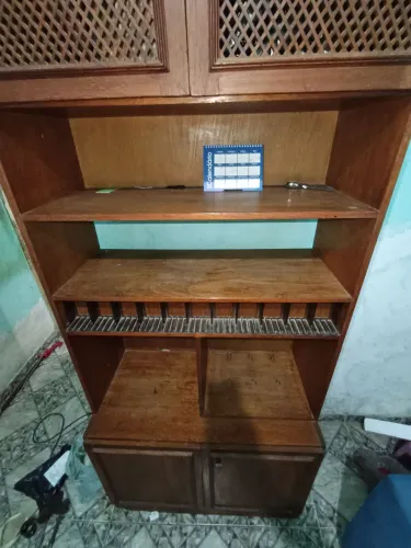 Antiguidade estante de sala em madeira raridade 