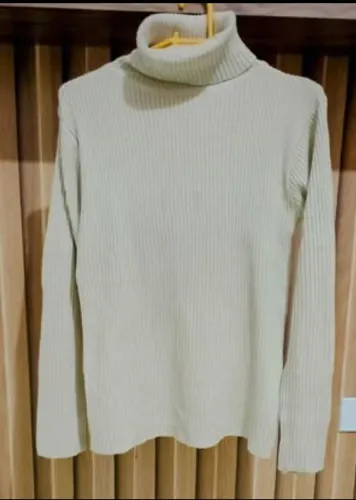 Blusa de Tricot Gola Alta