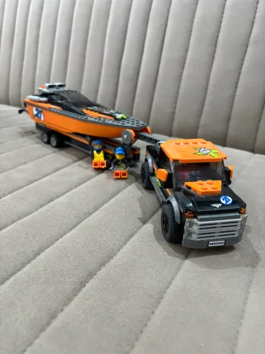 LEGO CITY 4x4 COM BARCO A MOTOR