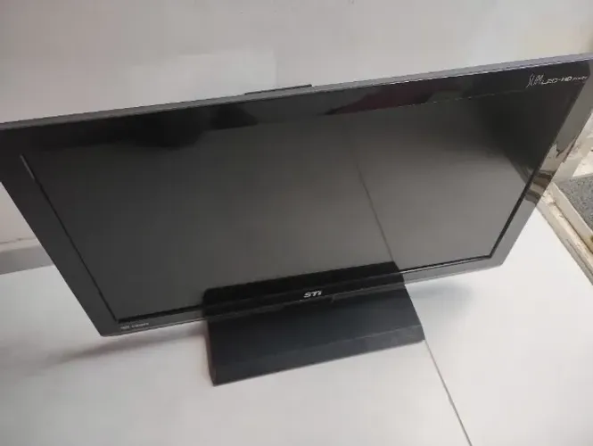 TV STI 32" Modelo LE3253(A)DA - Leia a descrição / Bom para peças