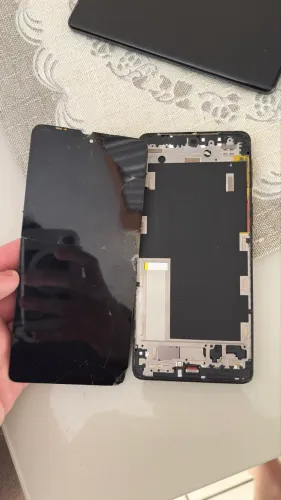 Celular moto edge 20 tela quebrada