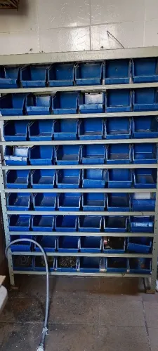 Organizador com 54 caixas.