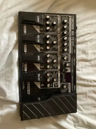 pedaleira boss me-70
