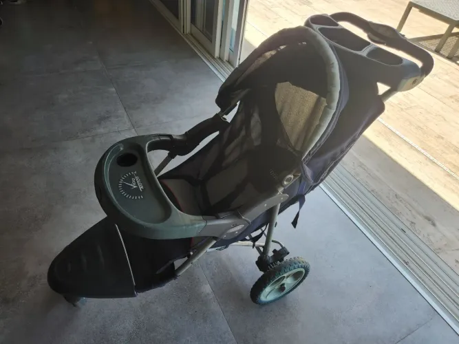 Carrinho para bebê- triciclo